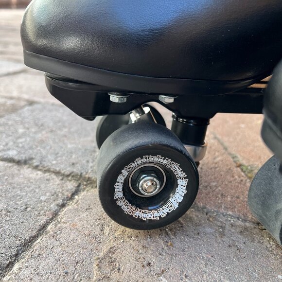 VNLA V-Line Rollerskates w/ Box - Worn once - Picture 5 of 6